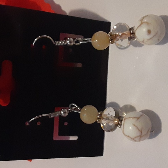 Nwt fish hook dangle earrings colors yellow and white - Picture 1 of 3